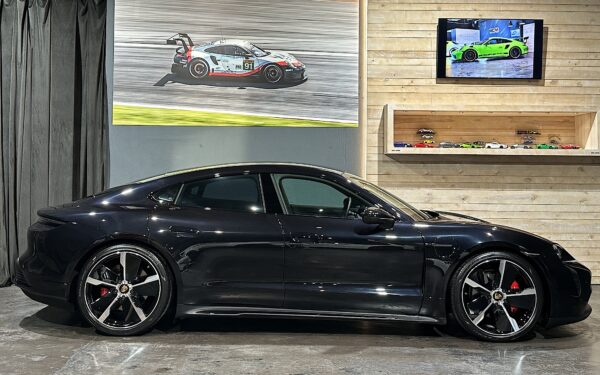 Porsche Taycan 4S Performance - WCM Barcelona