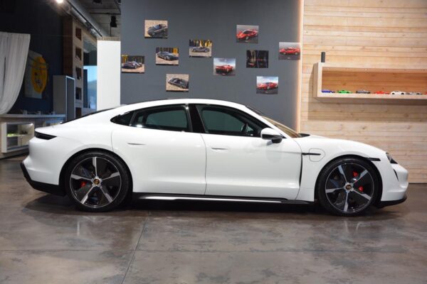 Porsche Taycan 4S Performance