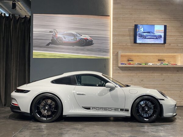 Porsche 992 GT3 Touring - WCM Barcelona
