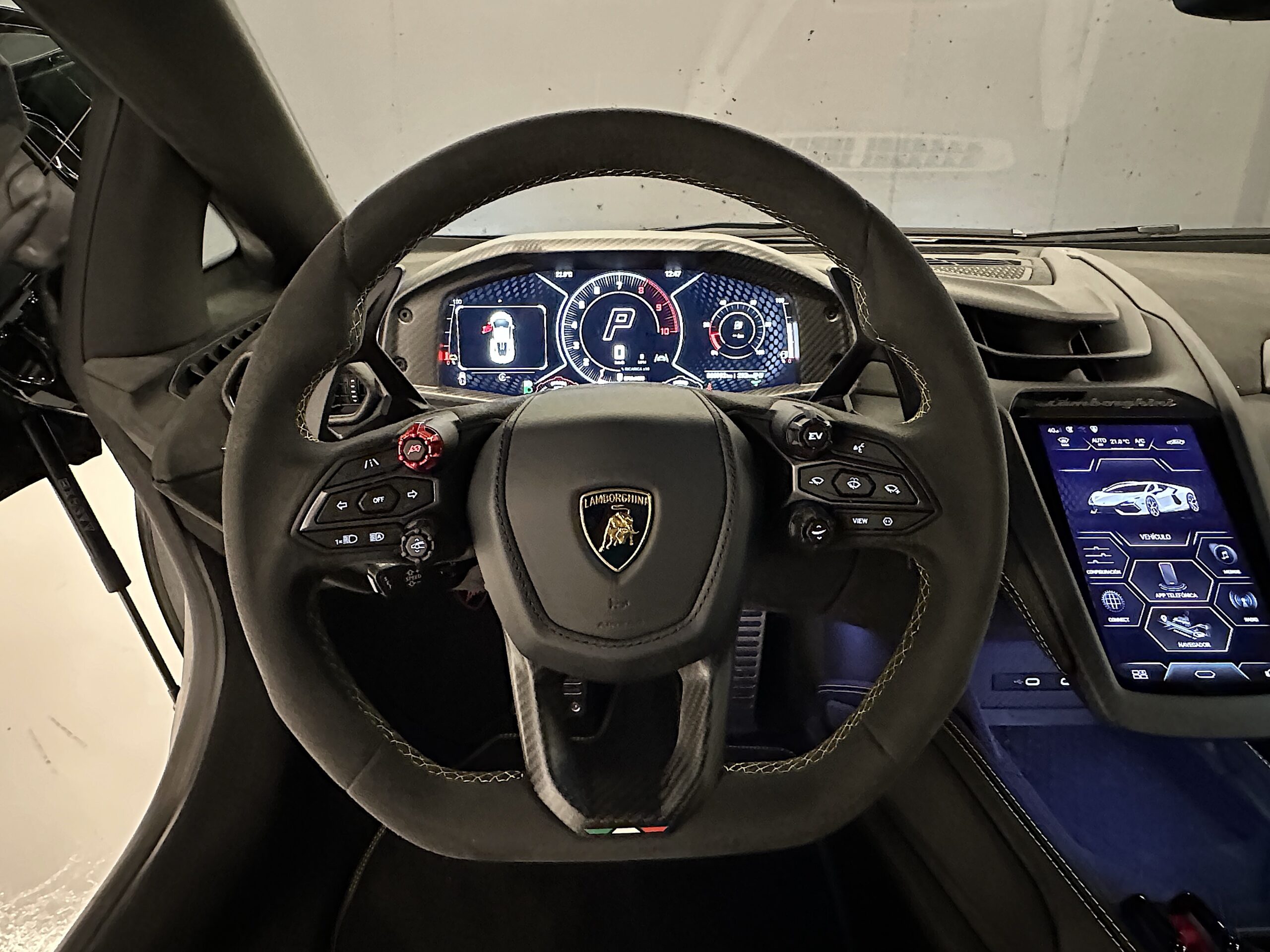 Lamborghini Revuelto "900 KM - NACIONAL" - Imagen 23