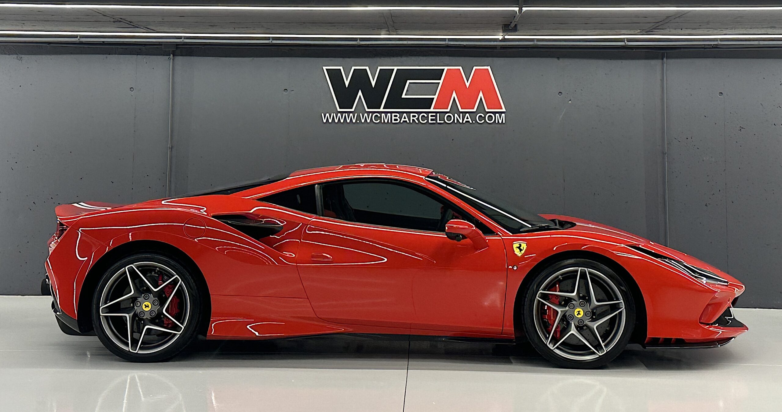 Ferrari F8 Tributo Full Carbon - WCM Barcelona