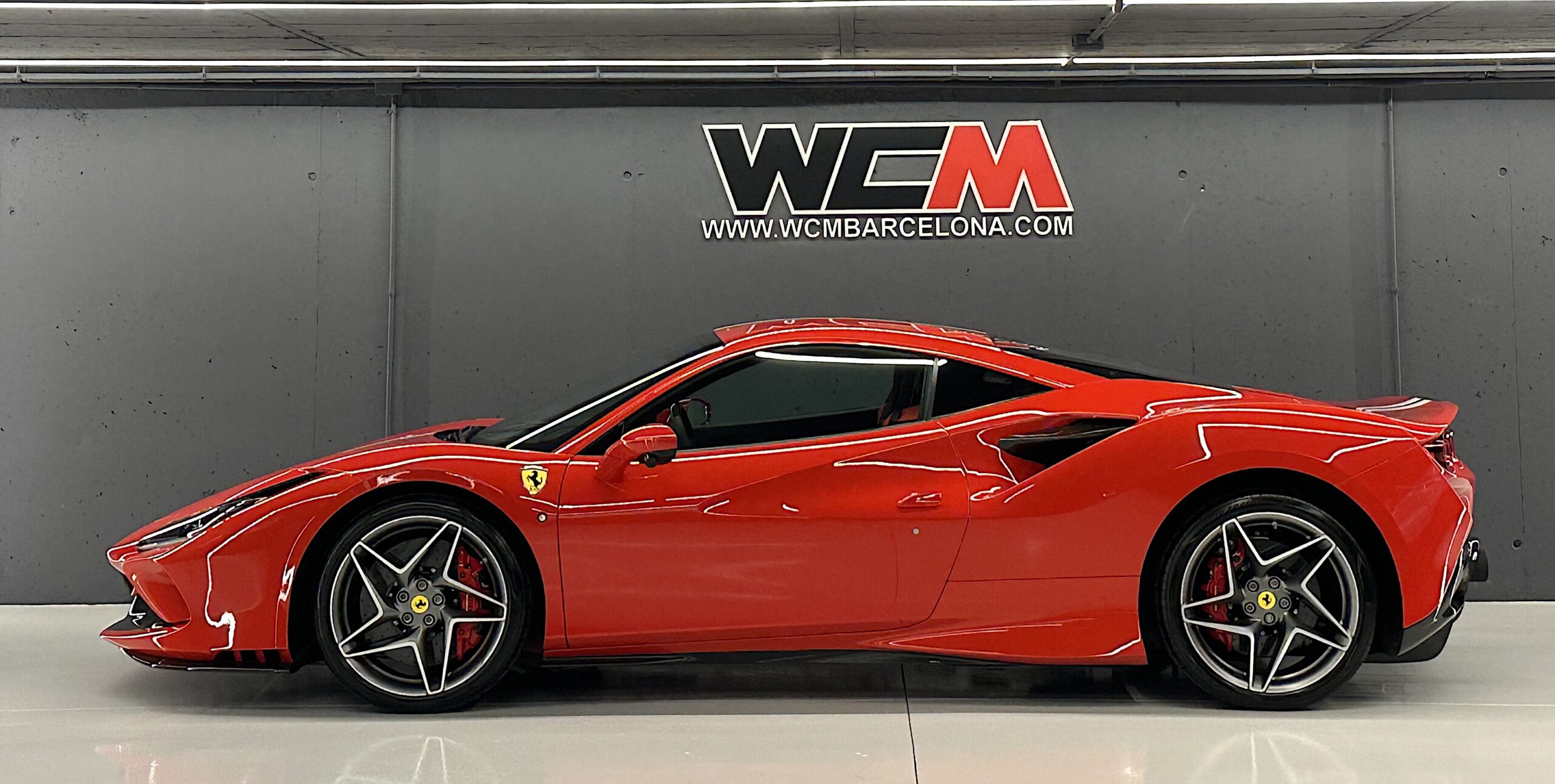 Ferrari F8 Tributo Full Carbon - WCM Barcelona