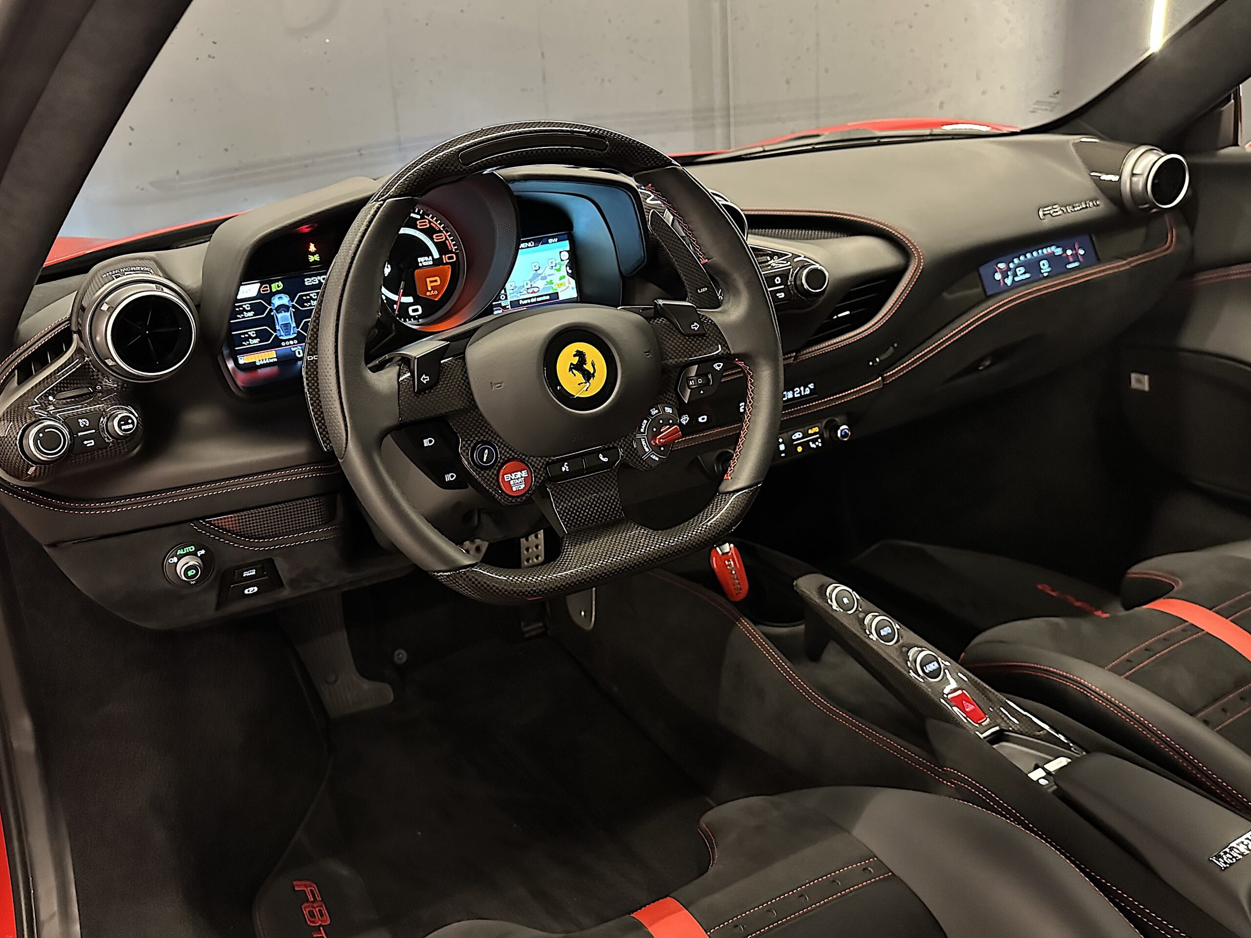 Ferrari F8 Tributo 2023 "4.000 Km - FULL CARBONO" - Imagen 11