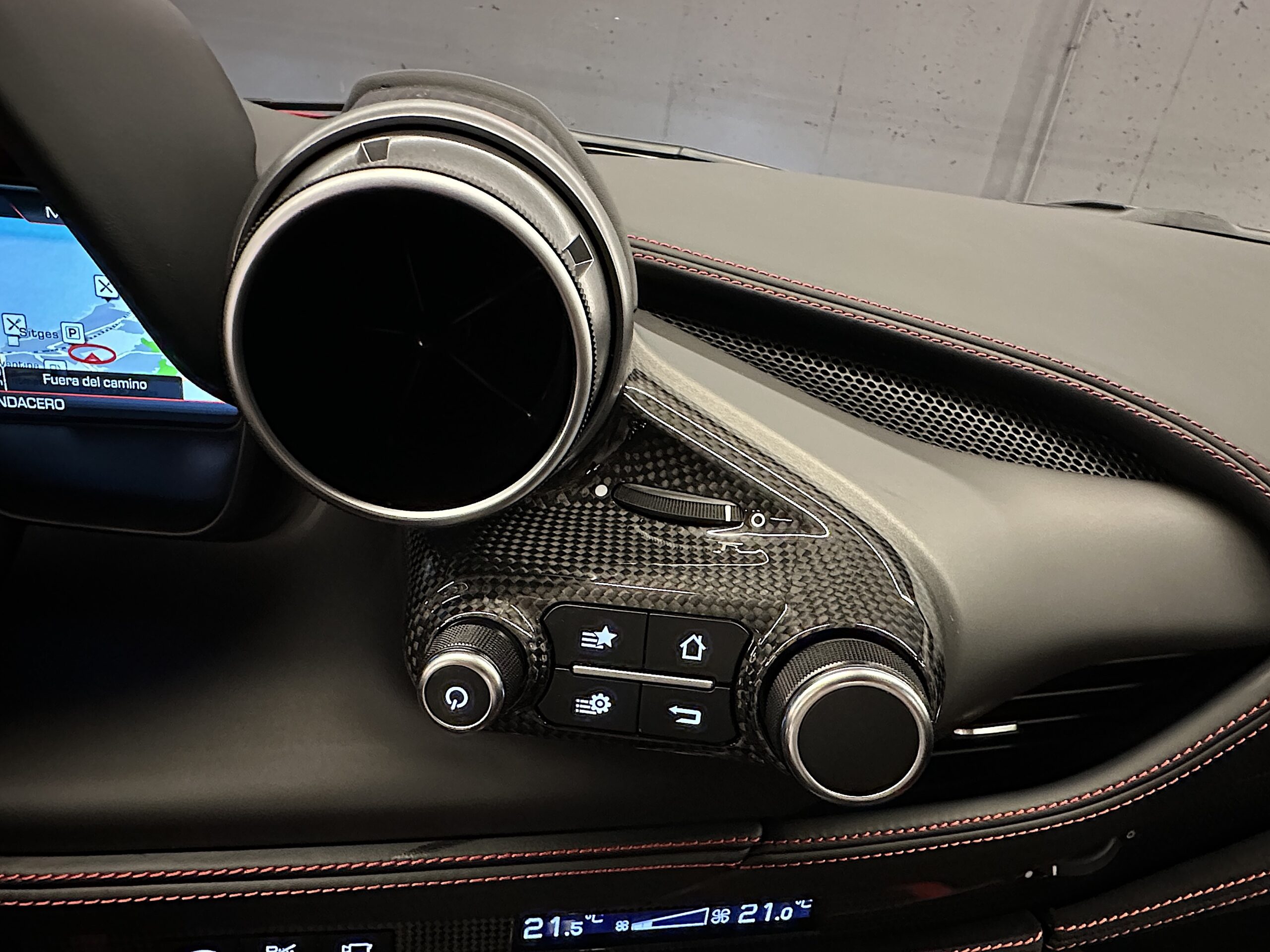 Ferrari F8 Tributo 2023 "4.000 Km - FULL CARBONO" - Imagen 15