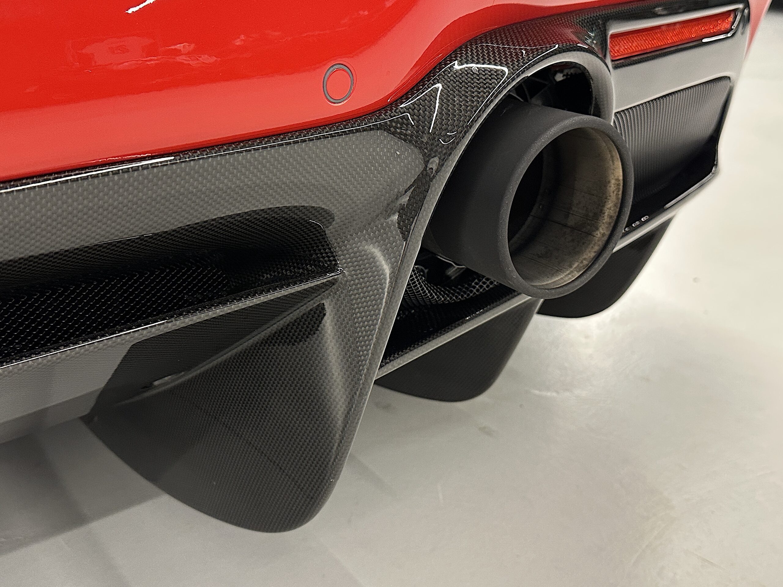 Ferrari F8 Tributo 2023 "4.000 Km - FULL CARBONO" - Imagen 30