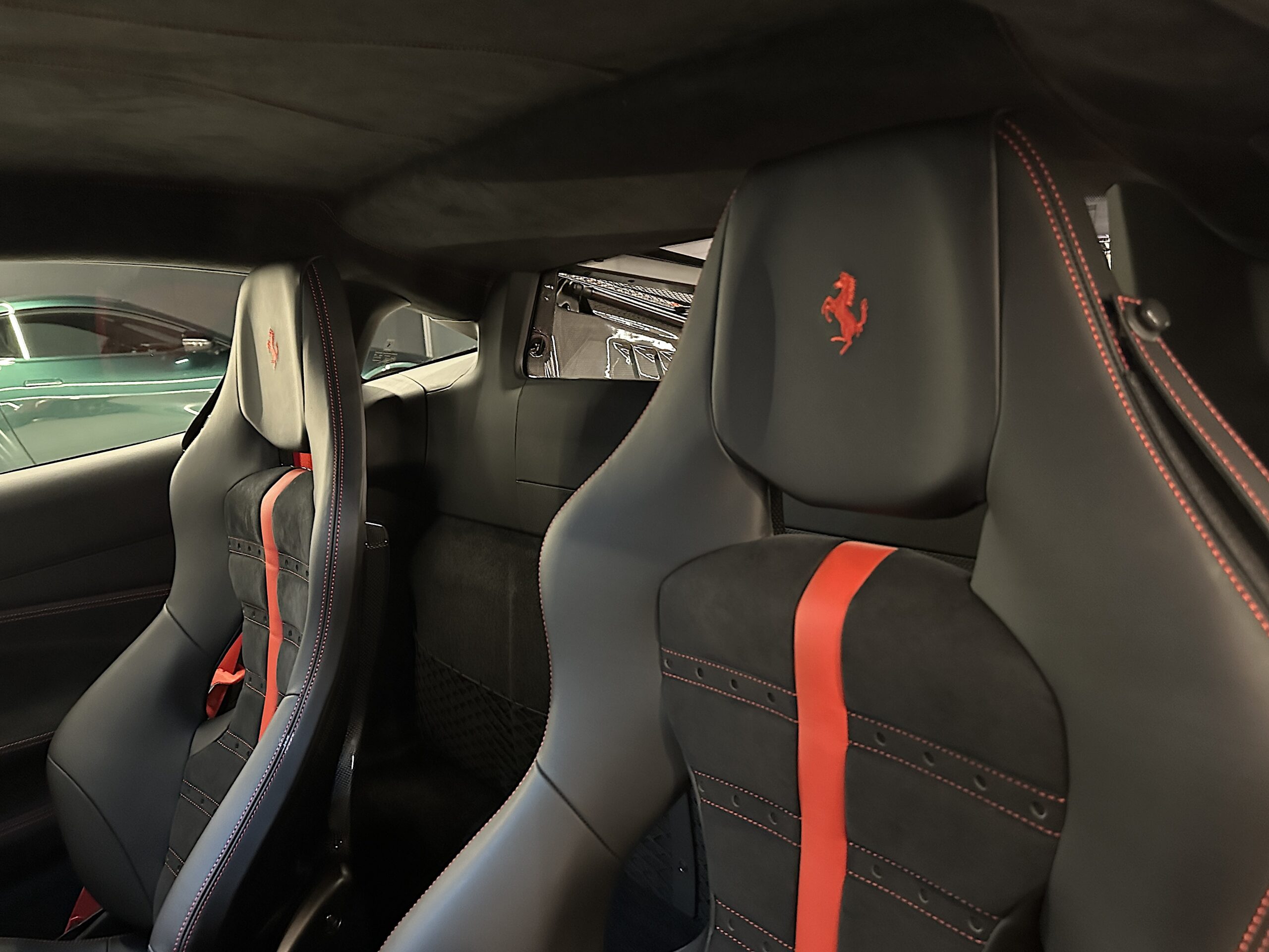 Ferrari F8 Tributo 2023 "4.000 Km - FULL CARBONO" - Imagen 37