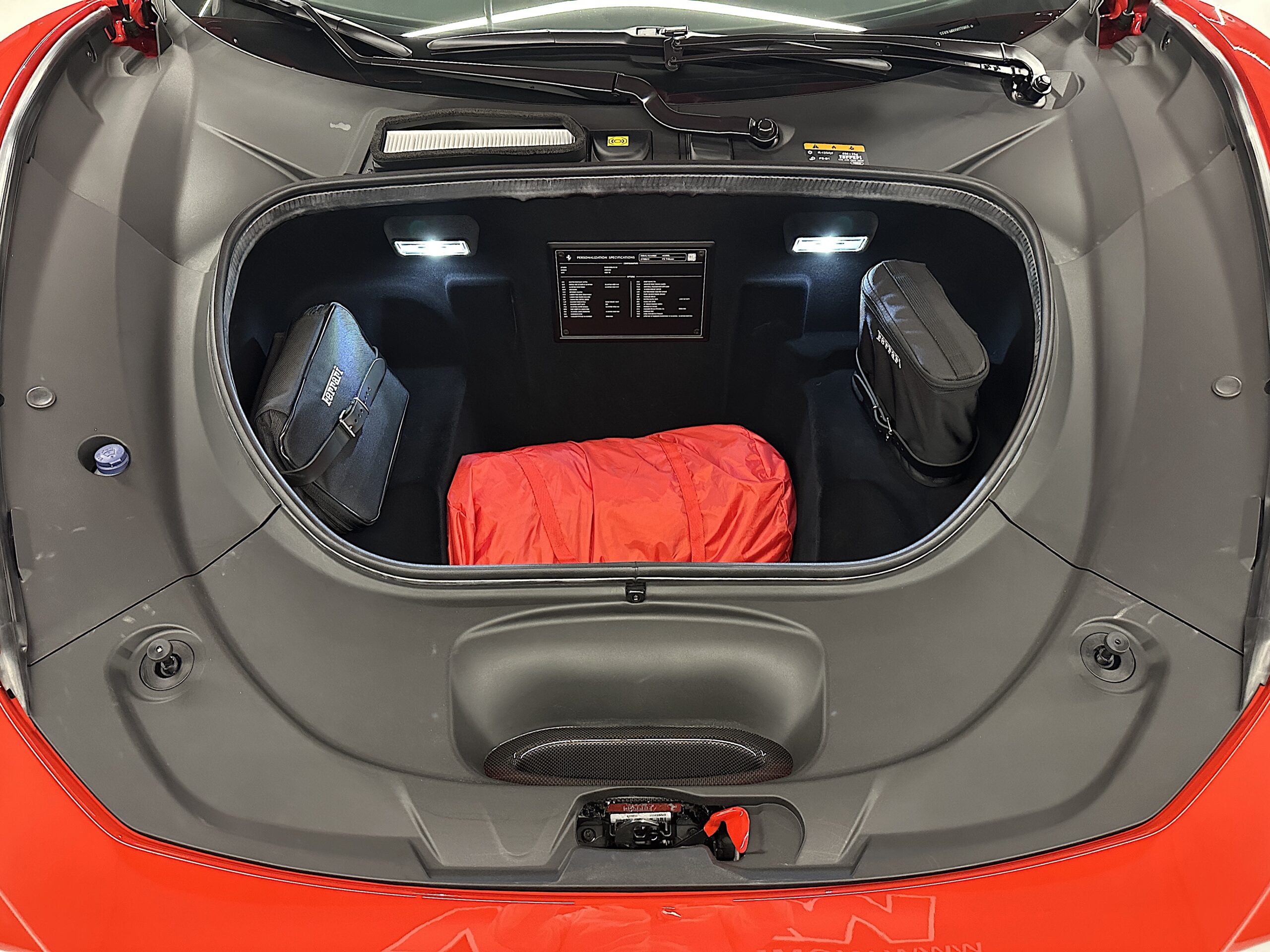 Ferrari F8 Tributo 2023 "4.000 Km - FULL CARBONO" - Imagen 38