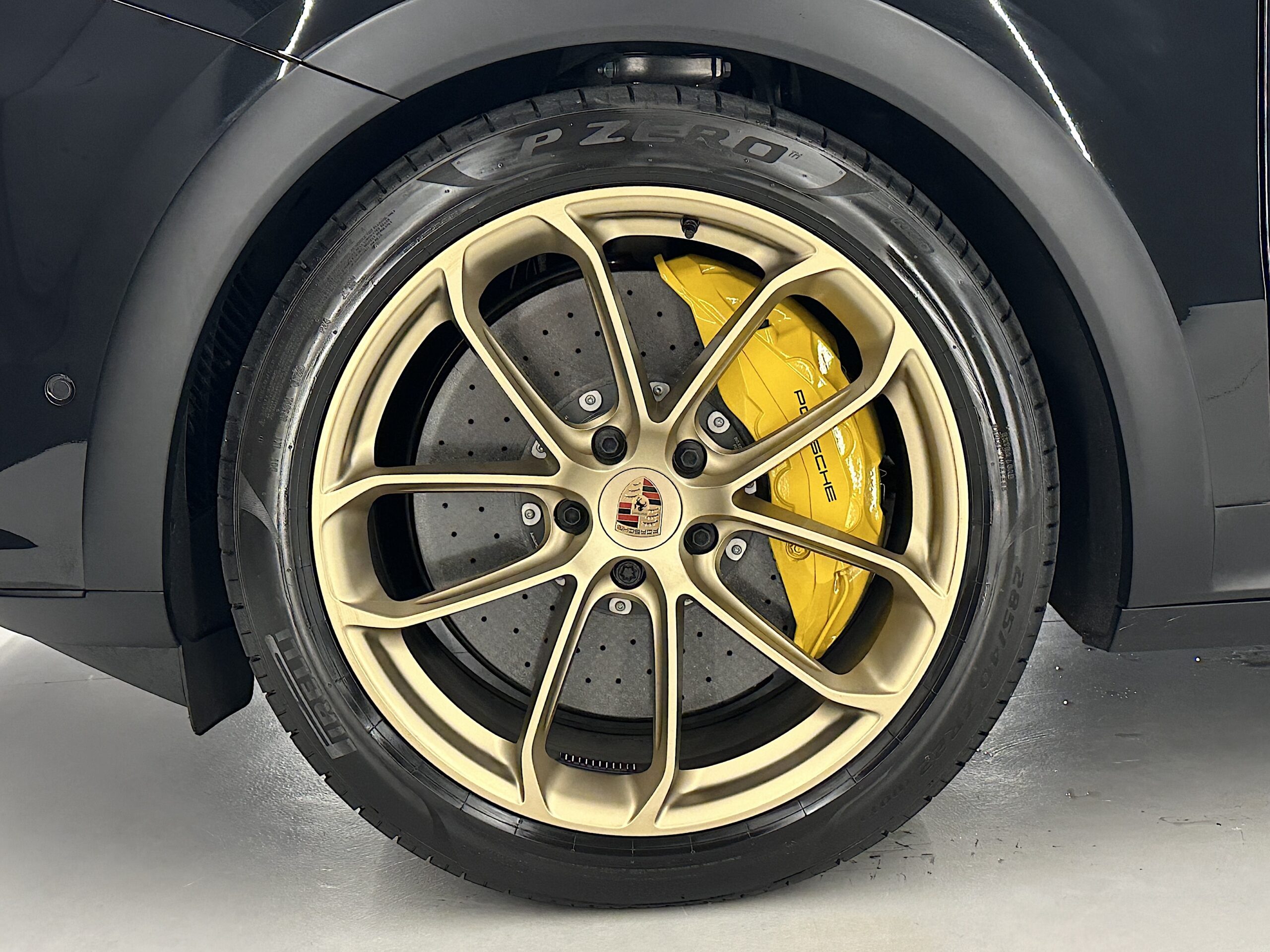 Porsche Cayenne Coupé Turbo E-Hybrid PACK GT 2025 - Imagen 9