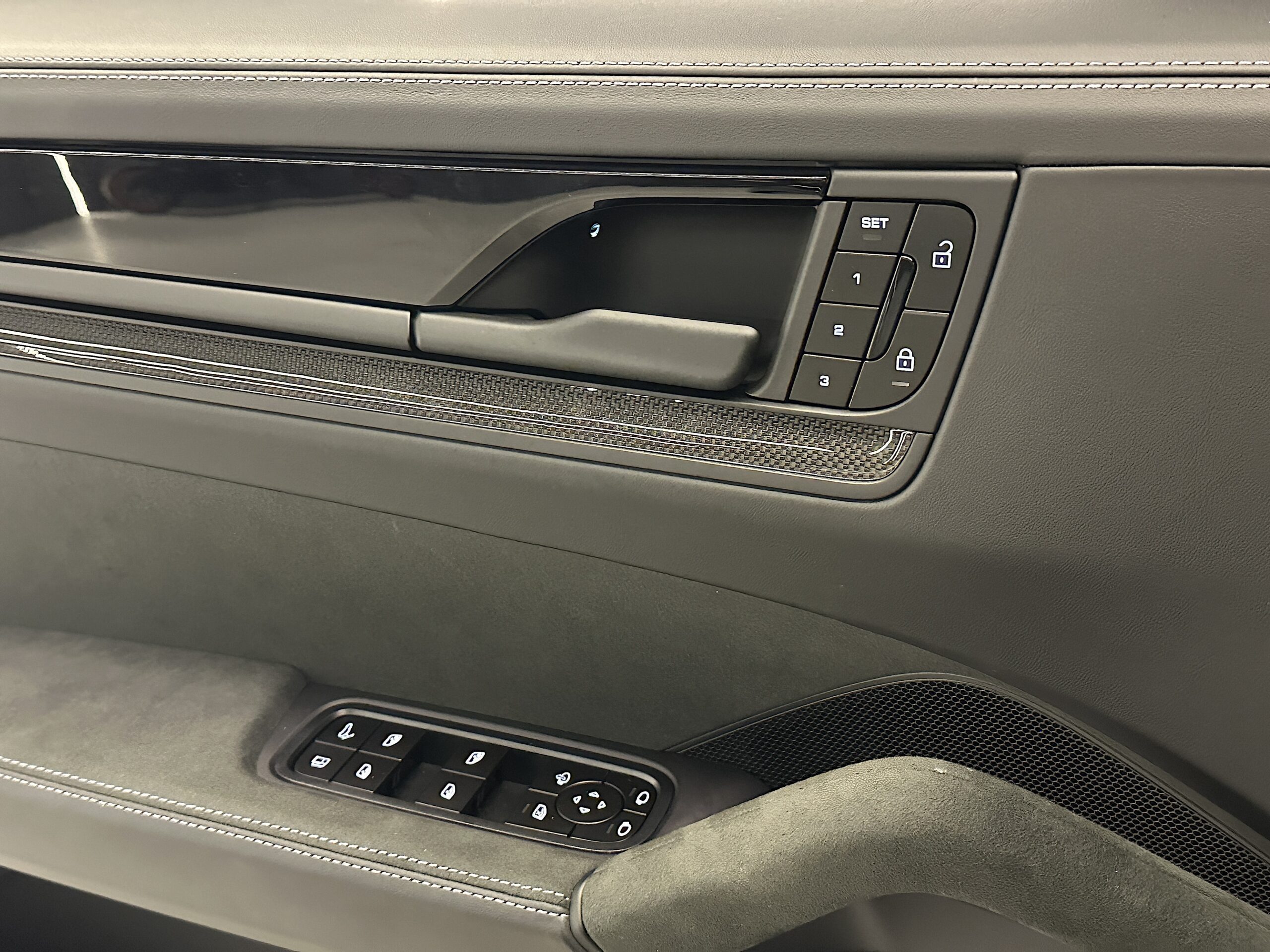 Porsche Cayenne Coupé Turbo E-Hybrid PACK GT 2025 - Imagen 19