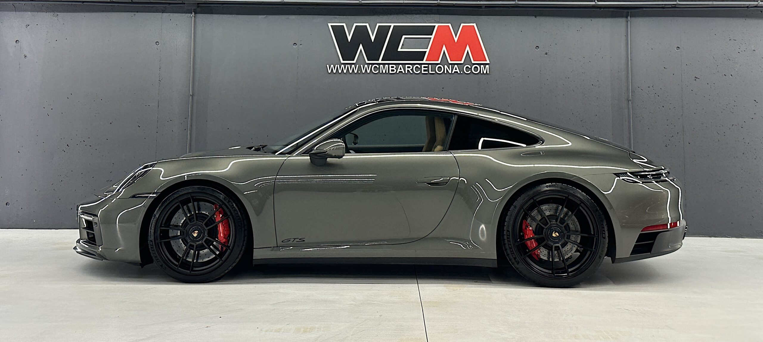 Porsche 992 C4 GTS 2023 - WCM Barcelona - Aventurine - Exclusive Manufaktur