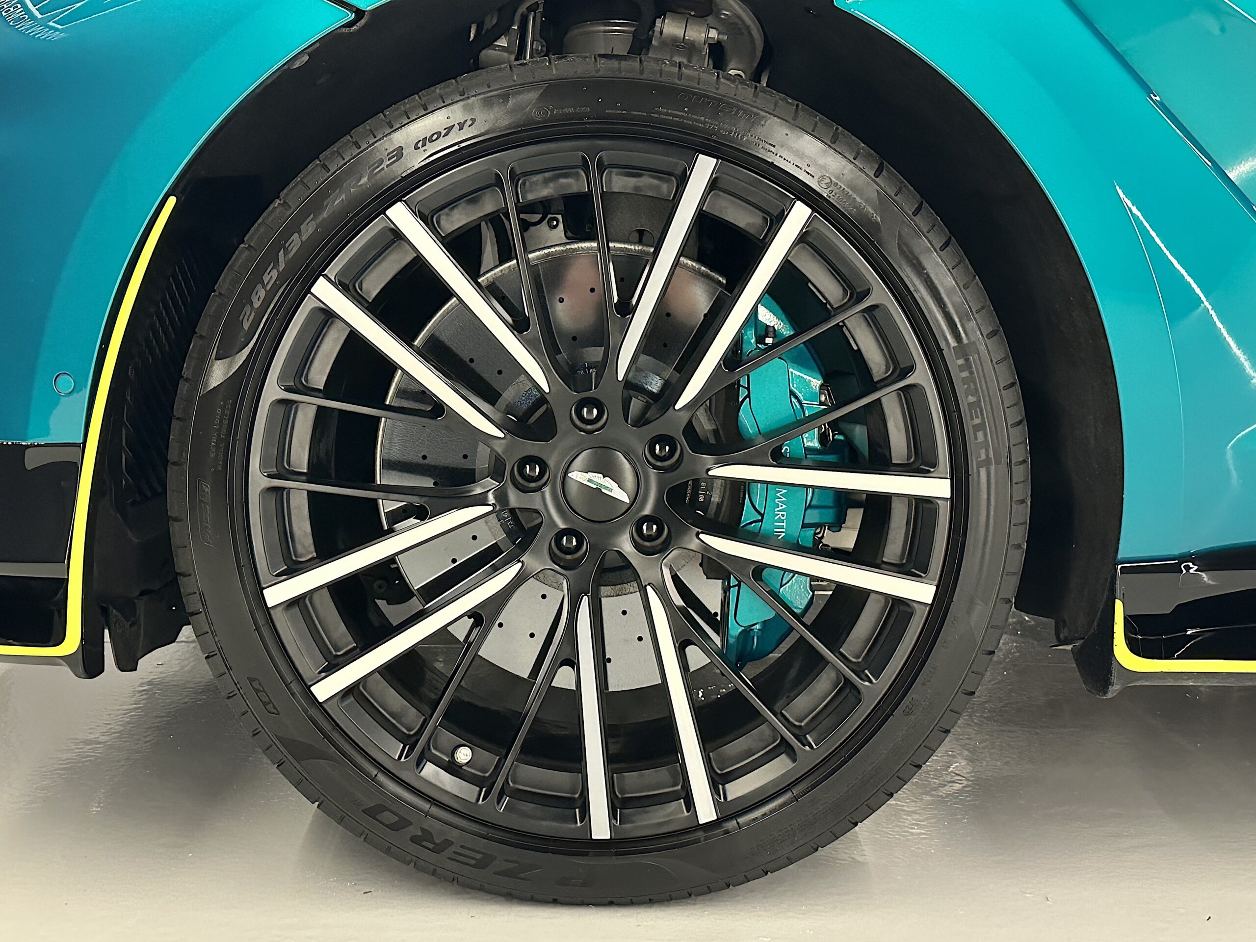 Aston Martin DBX707 2024 "AMR23" EDITION - Imagen 9