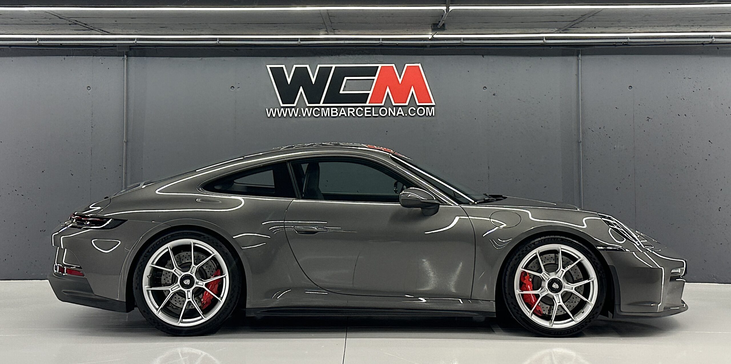 Porsche 992 GT3 touring - WCM Barcelona