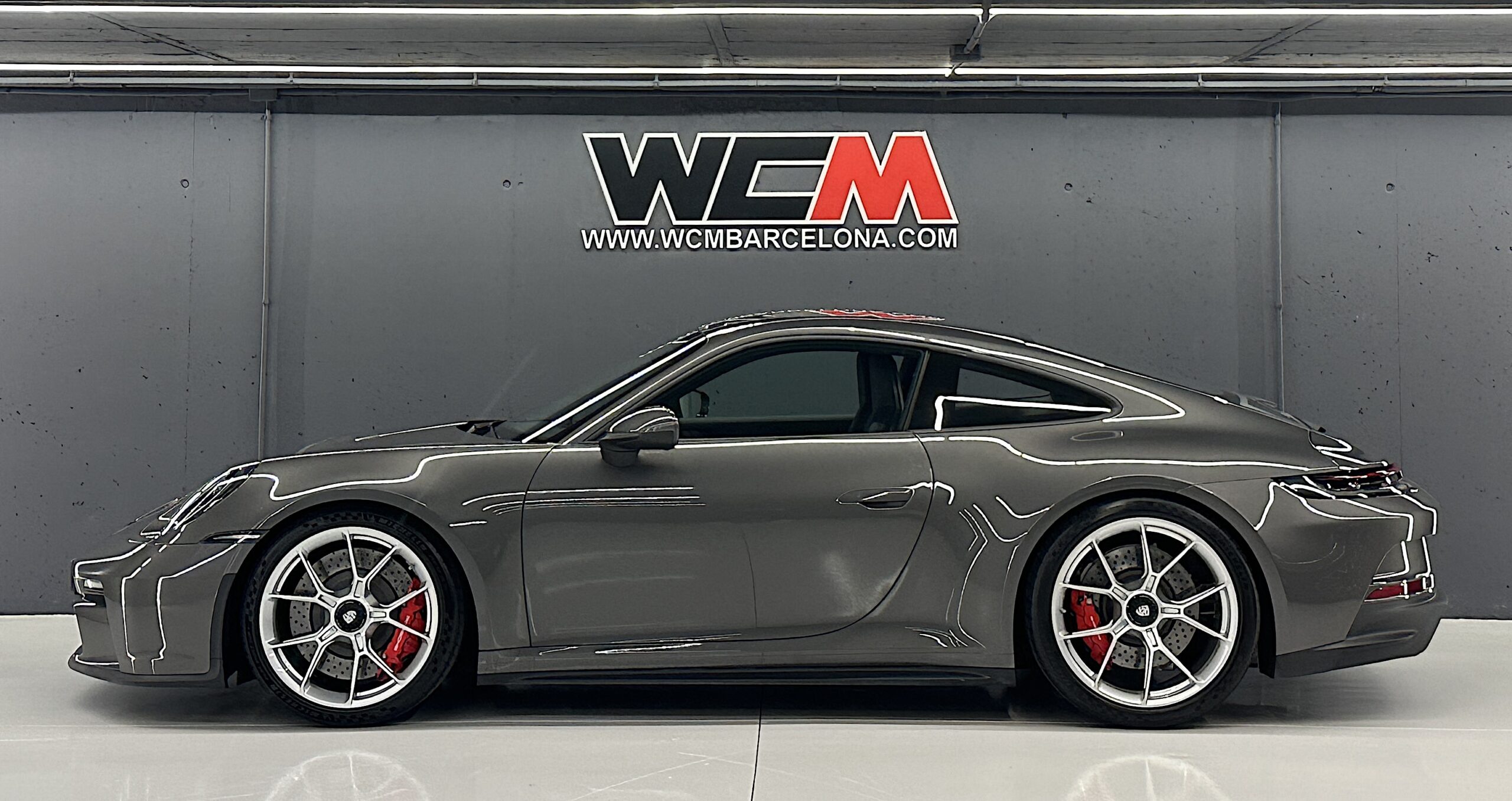 Porsche 992 GT3 touring - WCM Barcelona